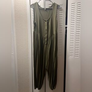 Kate Quinn green women’s jumpsuit